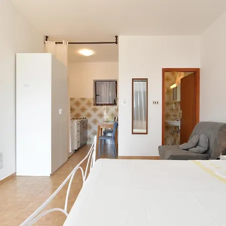 Apartment Fuer 2 Personen Ca 25 Qm In Medulin, Istrien Suedkueste Von Istrien *