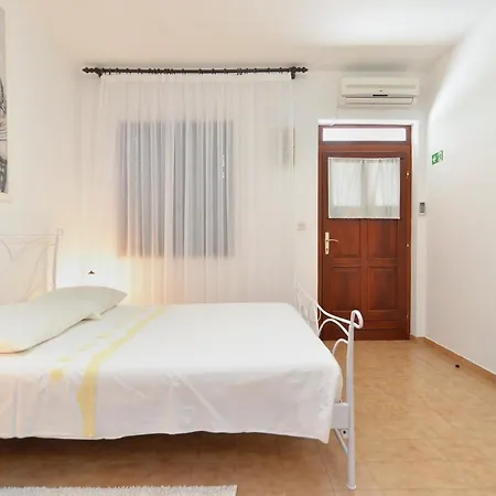 Apartment Fuer 2 Personen Ca 25 Qm In Medulin, Istrien Suedkueste Von Istrien